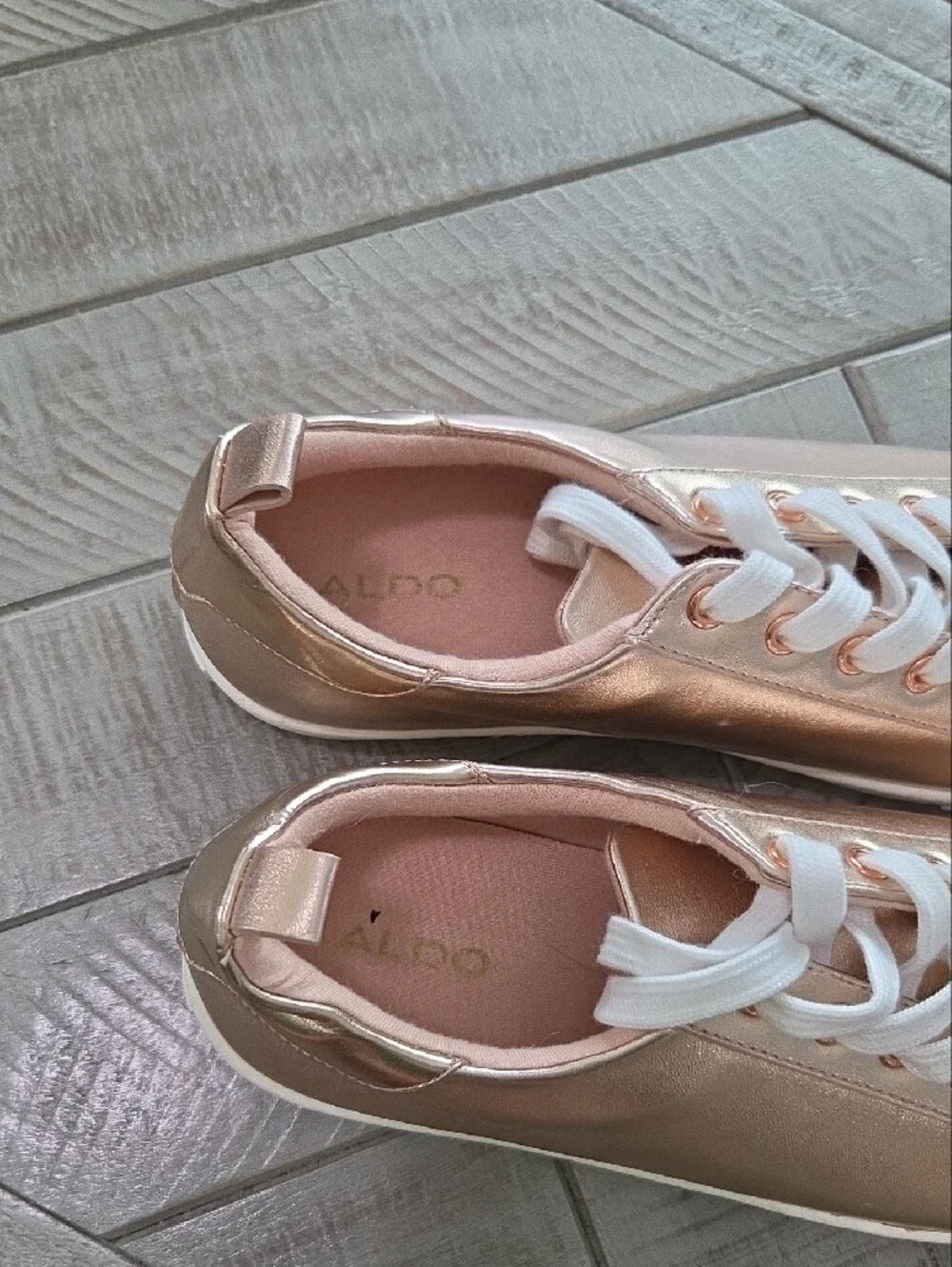 Aldo Rose Gold Metallic Lace-Up Sneakers NWOB Women's Size 8.5